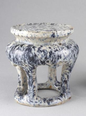 Shiwan Ware Miniature Stand