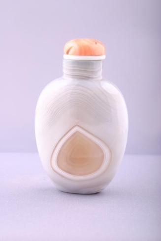 Agate Snuff Bottle with Carnelian Stopper