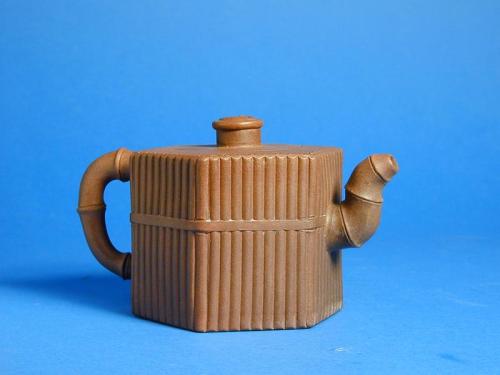 Hexagoganal Shaped Yixing Teapot with Ribbed Bamboo Design