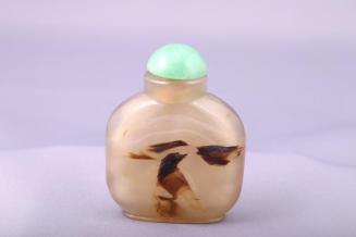Agate Snuff Bottle with Shadow Design of a Bird