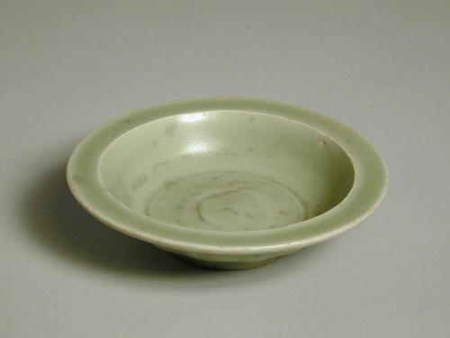 Flanged Dish with Lotus Petal Relief
