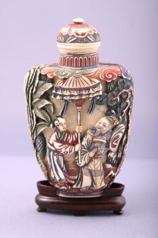 Snuff Bottle with Relief of Courtiers