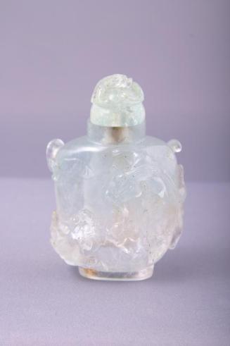 Aquamarine Snuff Bottle with Raised Decoration of Coiling Dragons