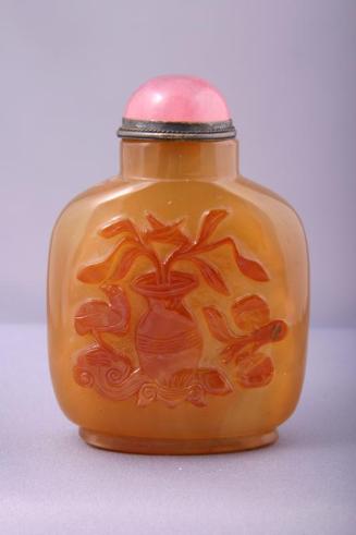 Agate Snuff Bottle Decorated with a Vase, Bird and Fruit