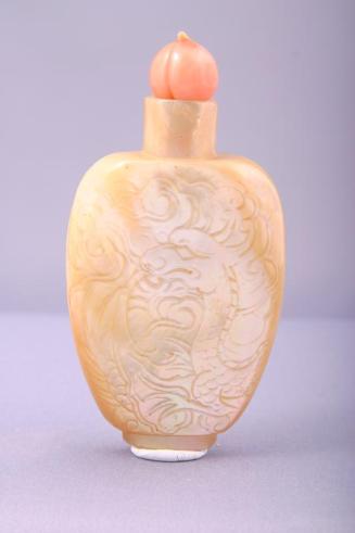 Mother of Pearl Snuff Bottle with Dragon and Bat Decoration