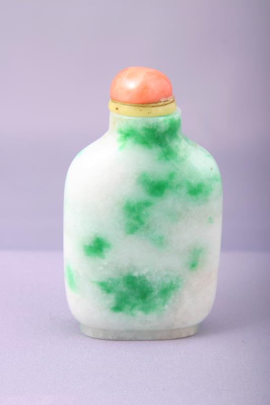 Snuff Bottle of White Jadeite Mottled with Green