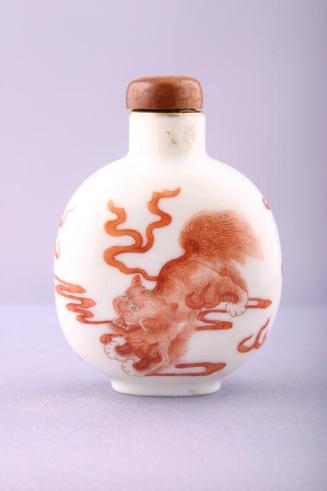 Porcelain Snuff Bottle with Fo Lion Dog Design