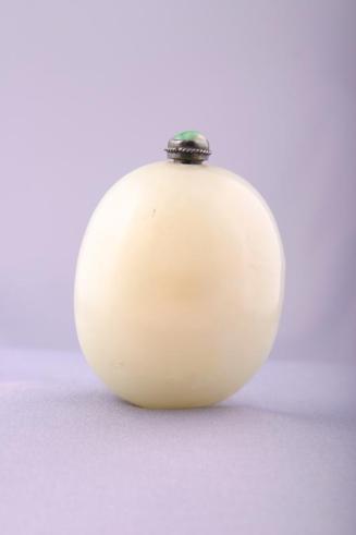 White Jade Pebble Form Snuff Bottle