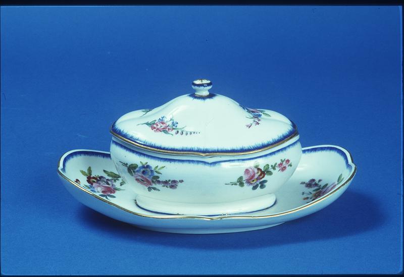 Lidded Vavasseur Sauciere