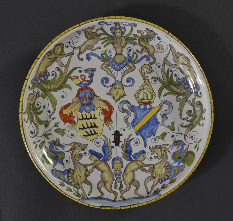 Grotesque-work Decorated Dish