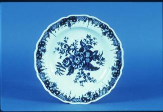 Worcester Plate with Pine Cone Pattern
