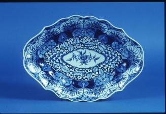 Blue and White Oval Worcester Dish with Floral Motif