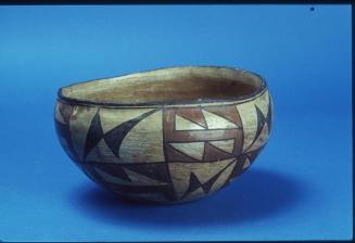 Amerindian bowl with Geometric Decoration