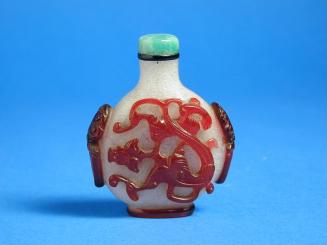 Glass Snuff Bottle with Overlay Design of an Elongated Dragon