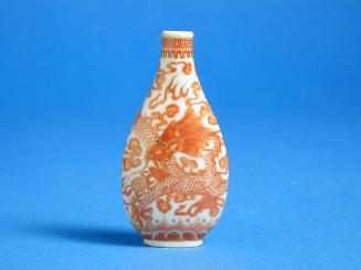 Snuff Bottle Decorated with Coiling Dragon amidst Flames