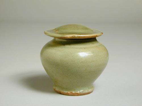 Small Jar with Lotus Leaf Shape Lid