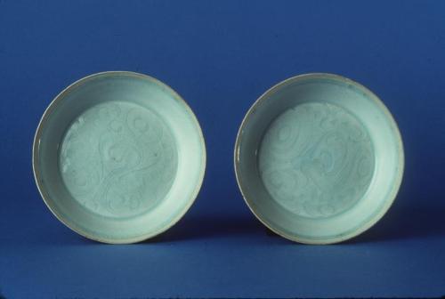 Bowl with Flower Scroll Design in Well
