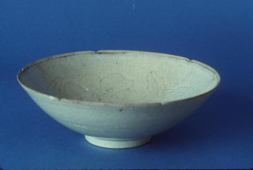 Yingqing bowl with Notched Rim and Incised Lotus Design
