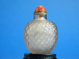 Snuff Bottle with decorative basket weave pattern