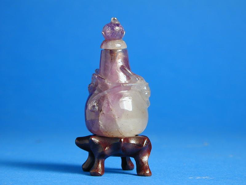 Amethyst Snuff Bottle with Relief Dragon