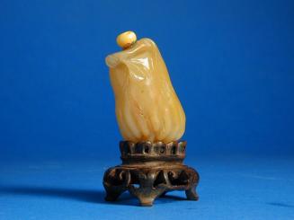 Agate Snuff Bottle carved in the form of Buddha's Hand Fruit with Engraved Butterflies