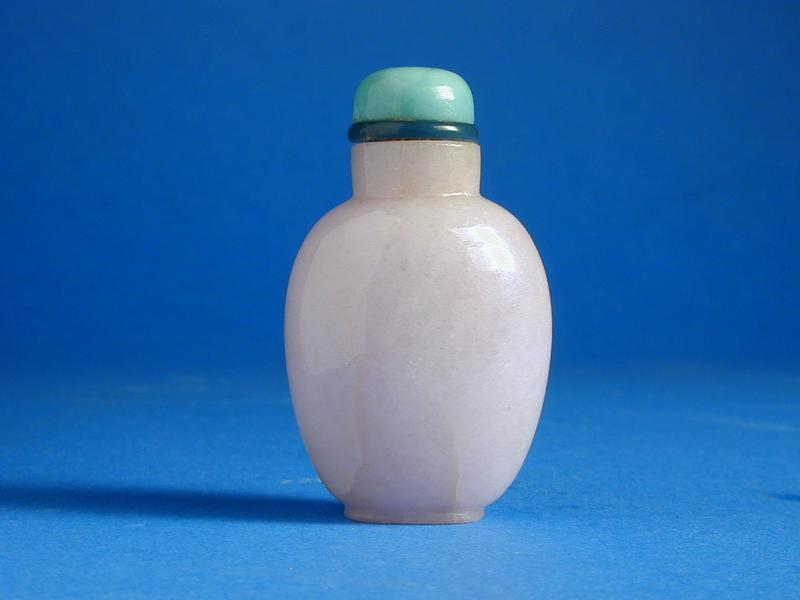 Light Lavender toned Jadeite Snuff Bottle