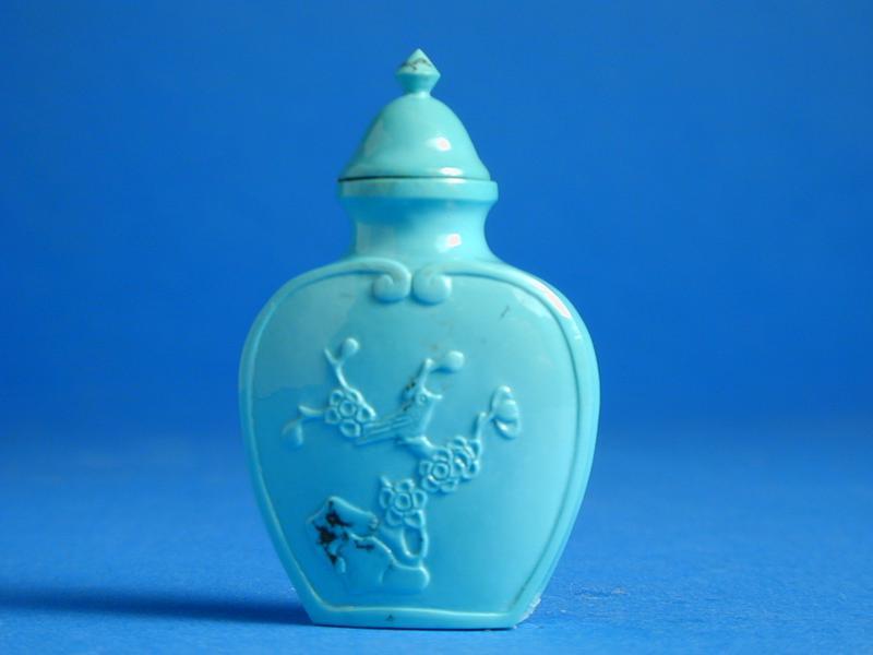 Turquoise Snuff Bottle with design of birds and flowers